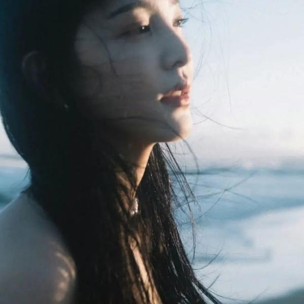 它在身后